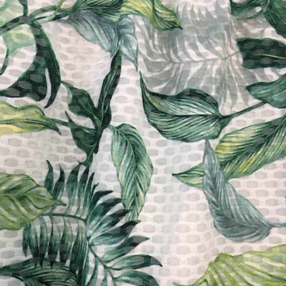 Bebe | Tropical Green Leaf Print Shorts - Picture 8 of 10